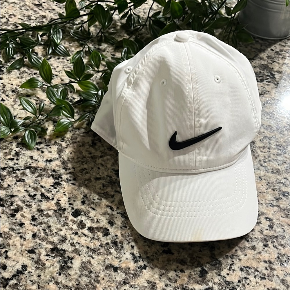 White Nike Baseball Cap